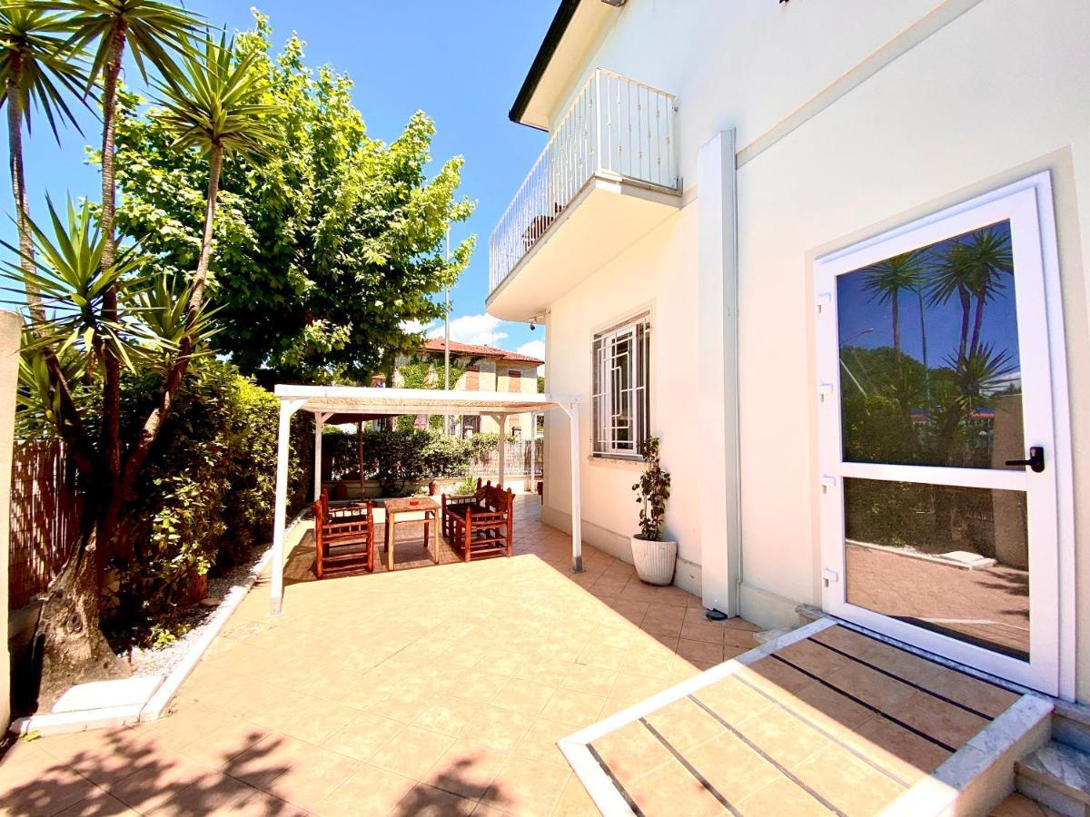 Hotel La Perla Marina di Massa Exterior photo